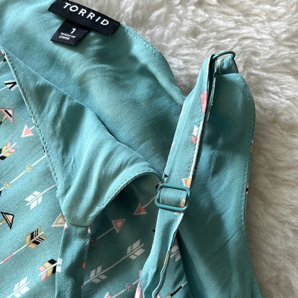 Torrid SOPHIE CHALLIS DOUBLE LAYER SWING CAMI sage green multicolor arrow size 1 - Picture 5 of 11
